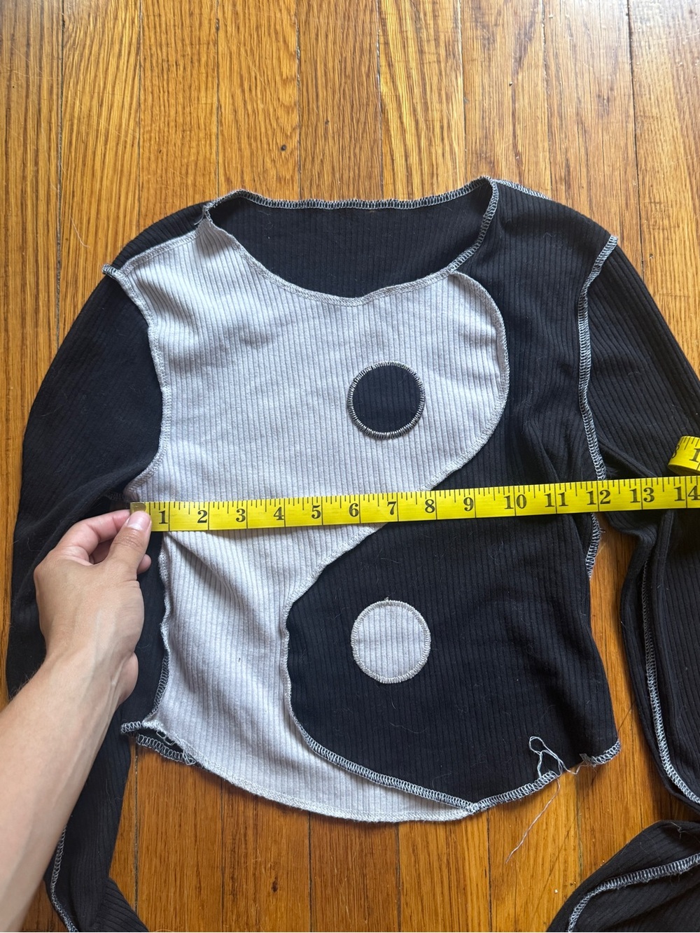 Yin Yang Ribbed Long Sleeve Crop Top - Black & Light Gray - Picture 3 of 6